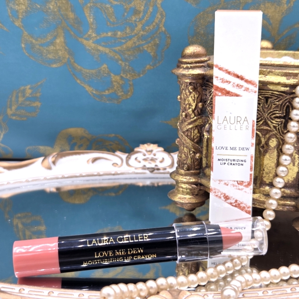Laura Geller Love Me Dew Moisturizing Lip Crayon Lipstick - Apricot Dew NEW